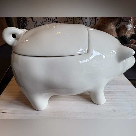 Rae Dunn Artisan Collection Pig Cookie Jar - Picture 3 of 3